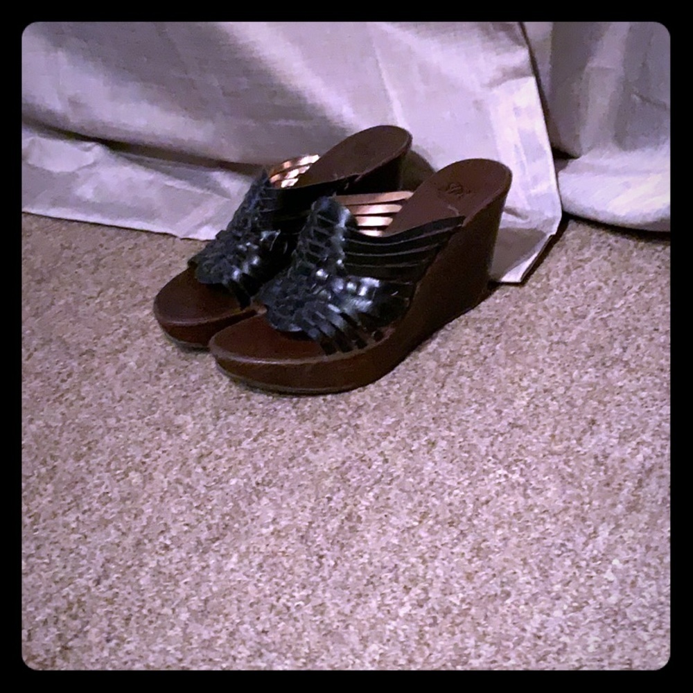 S.M New York platform shoes wood and black